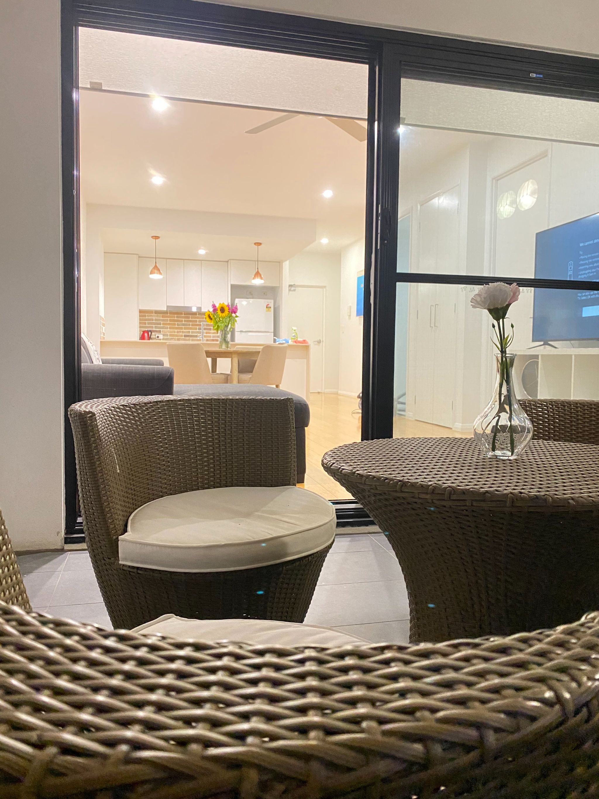 SIL Vacancy – Bright & Modern - 2 Bedroom Residence — Home image 3