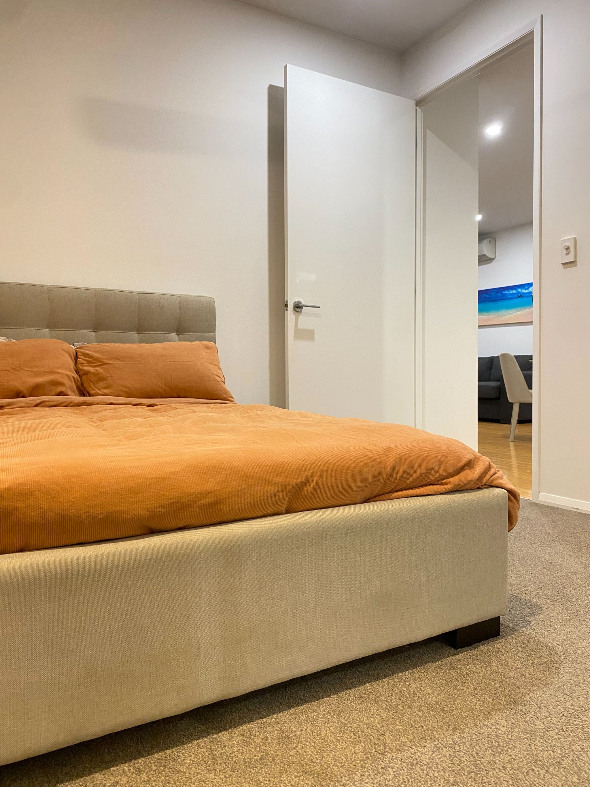 SIL Vacancy – Bright & Modern - 2 Bedroom Residence — Home image 4