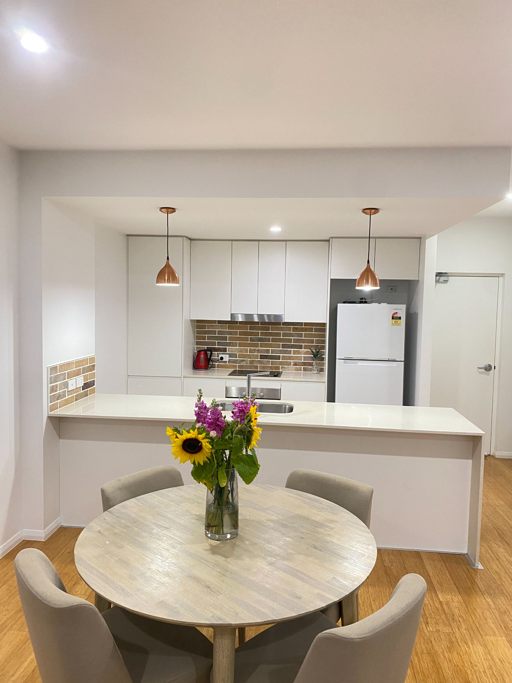SIL Vacancy – Bright & Modern - 2 Bedroom Residence — Home image 6