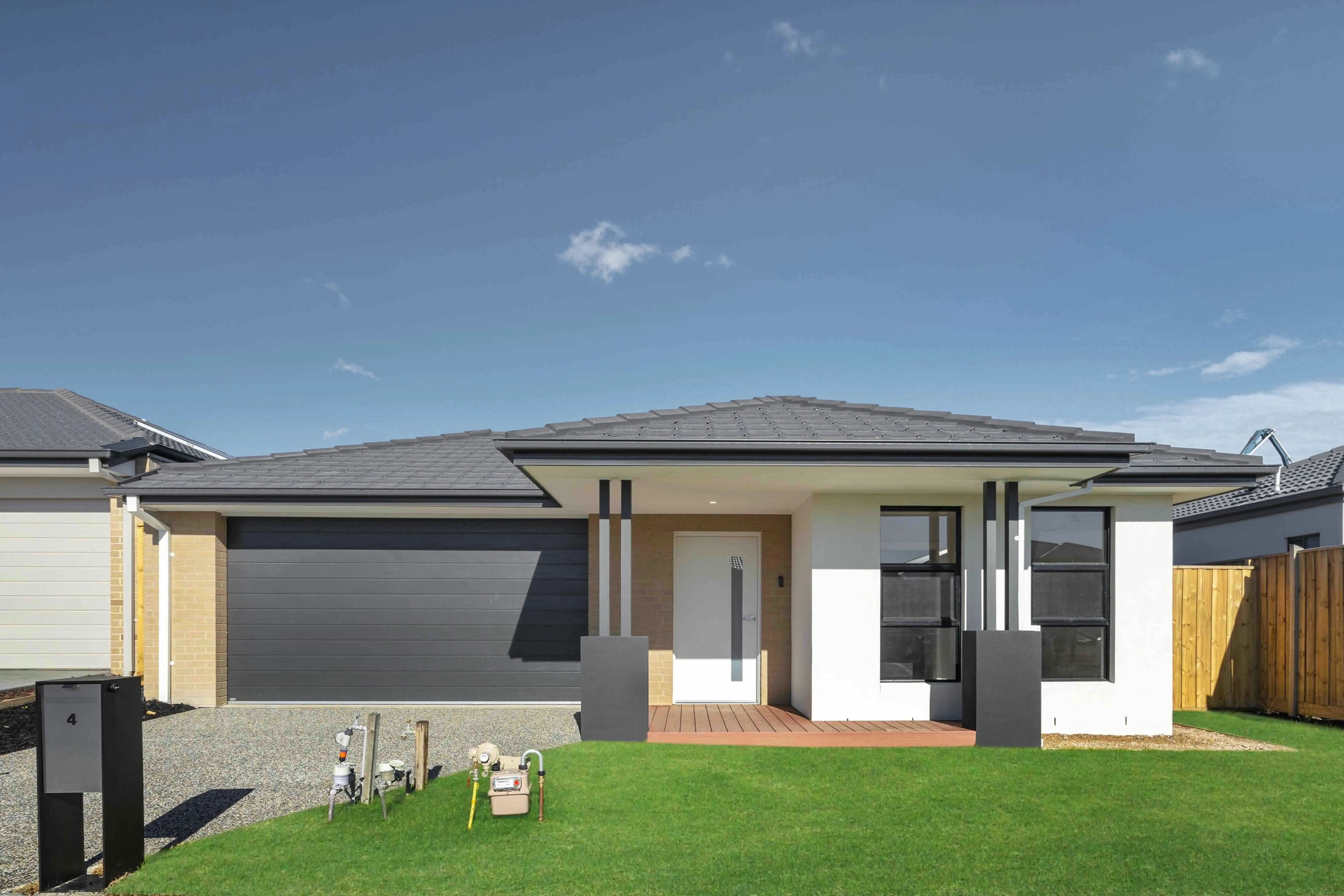 53 Guru Bvd, Lynbrook — Home image 2