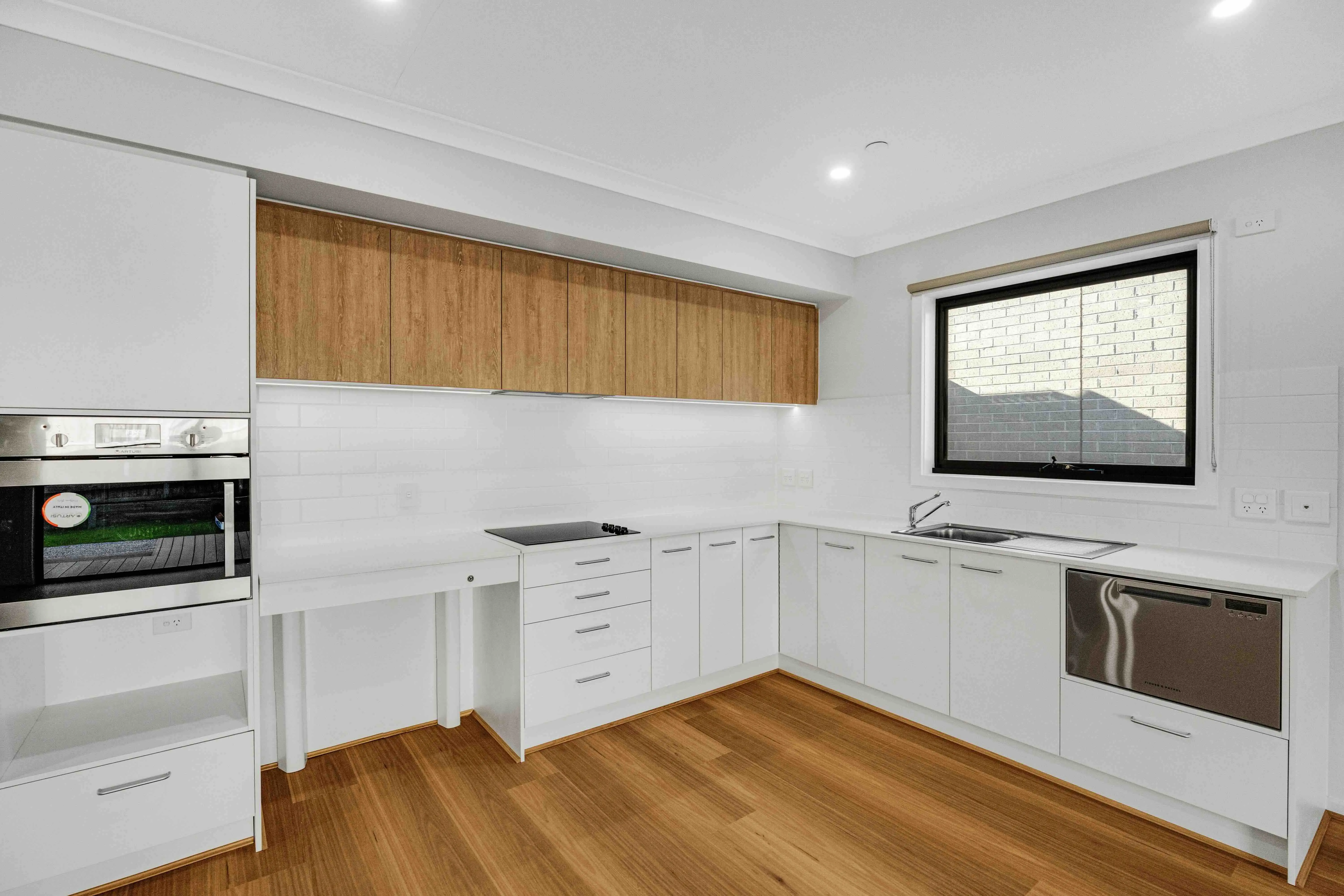 53 Guru Bvd, Lynbrook — Home image 3