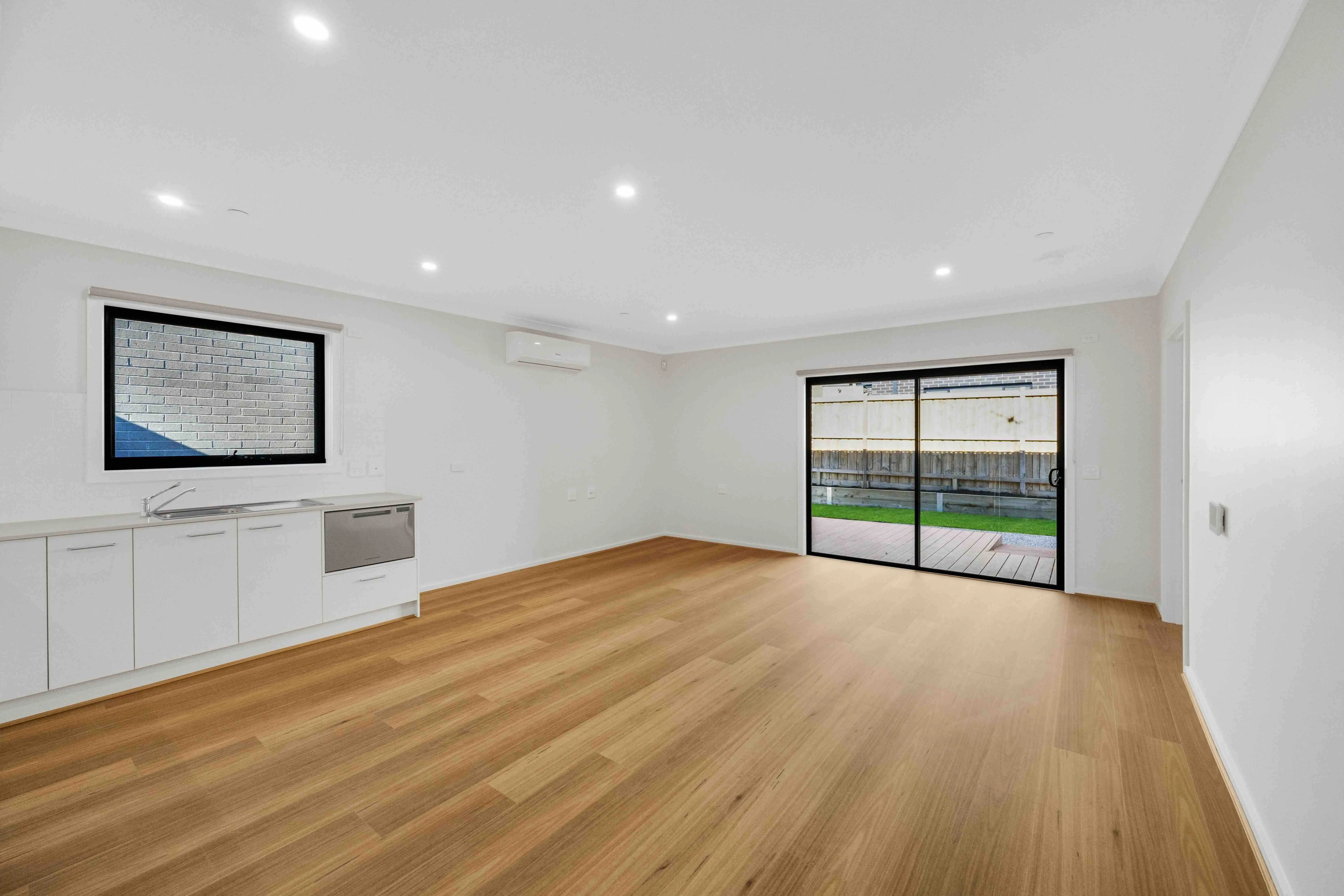 53 Guru Bvd, Lynbrook — Home image 4