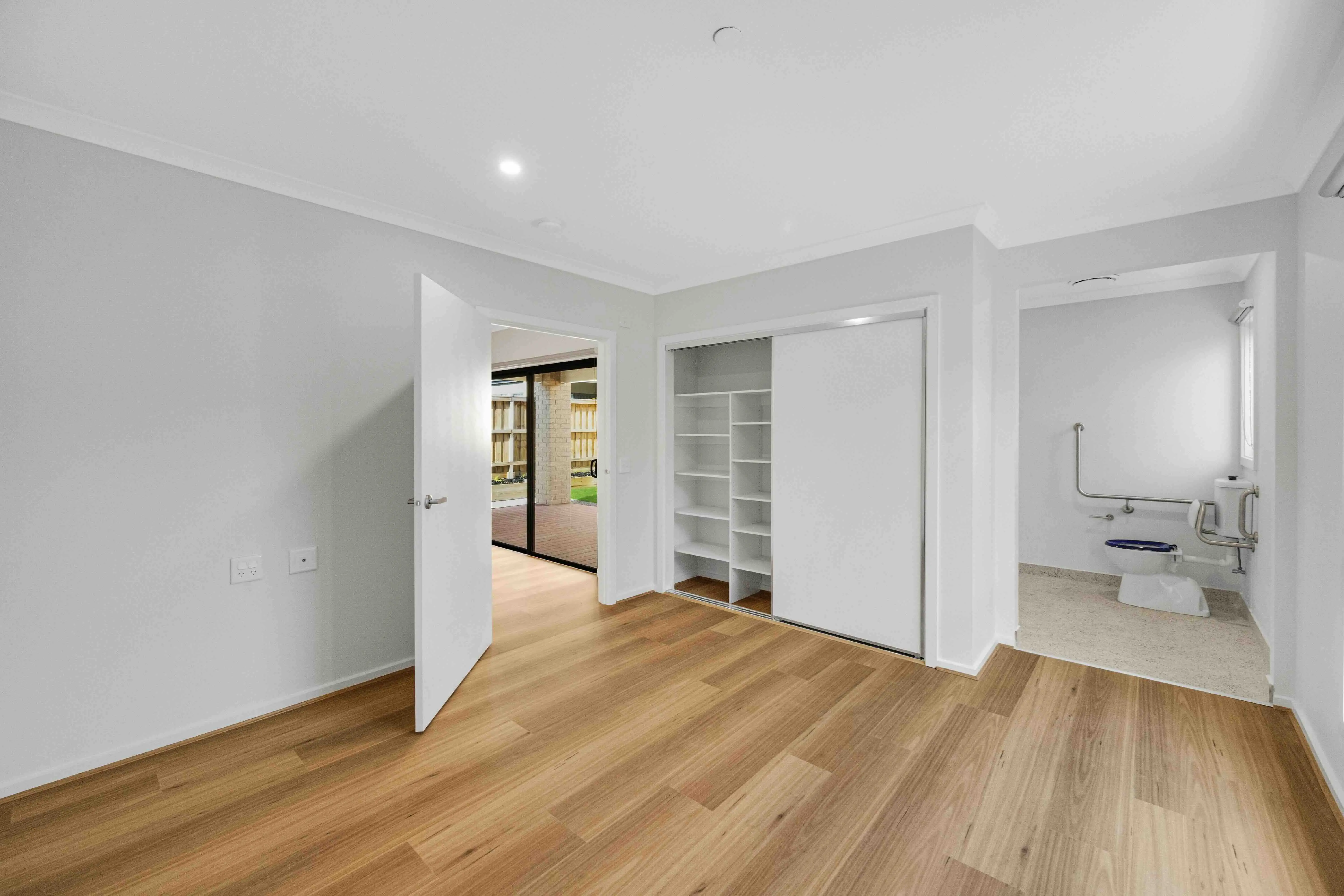 53 Guru Bvd, Lynbrook — Home image 5