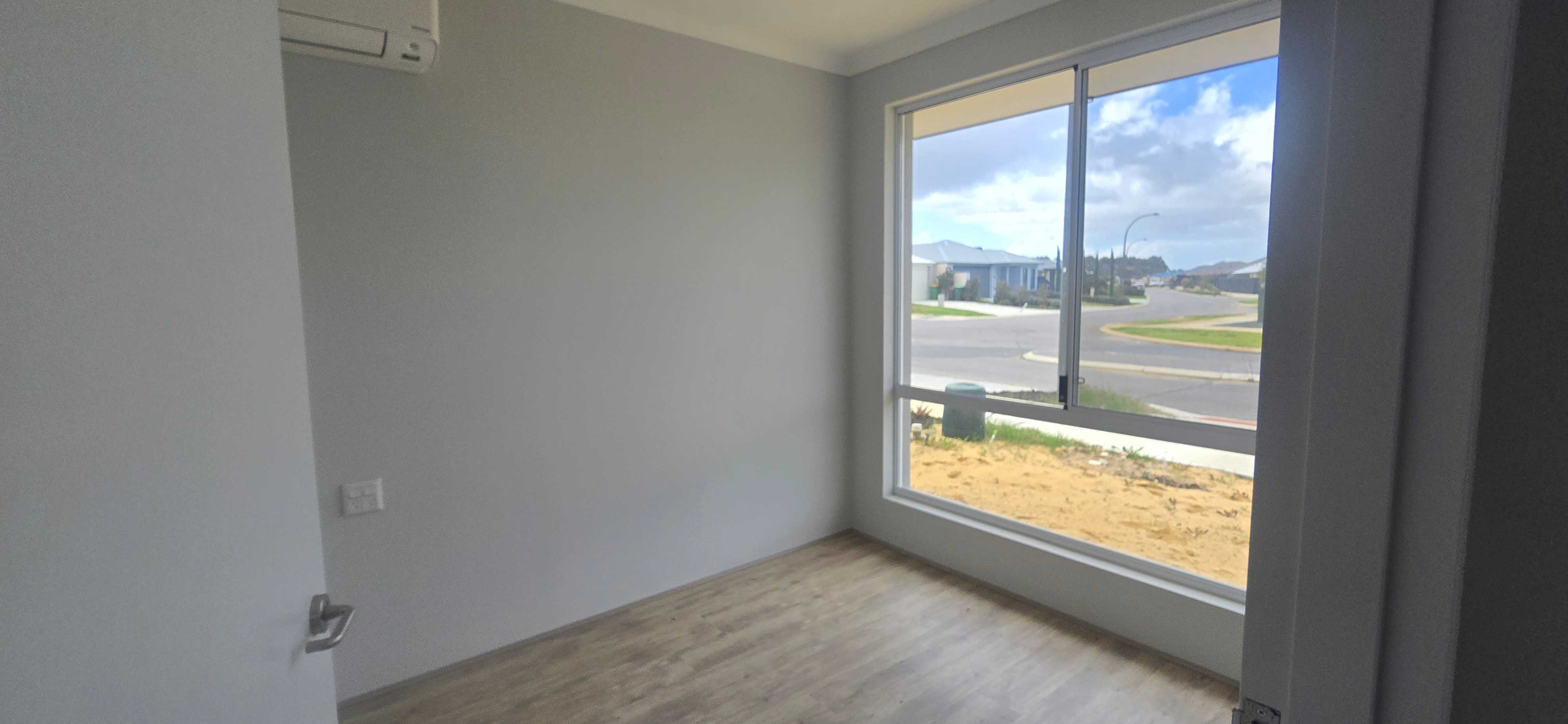 HPS Home in Baldivis - 3 Bed with ensuites & Onsite Overnight Room ! — Home image 9