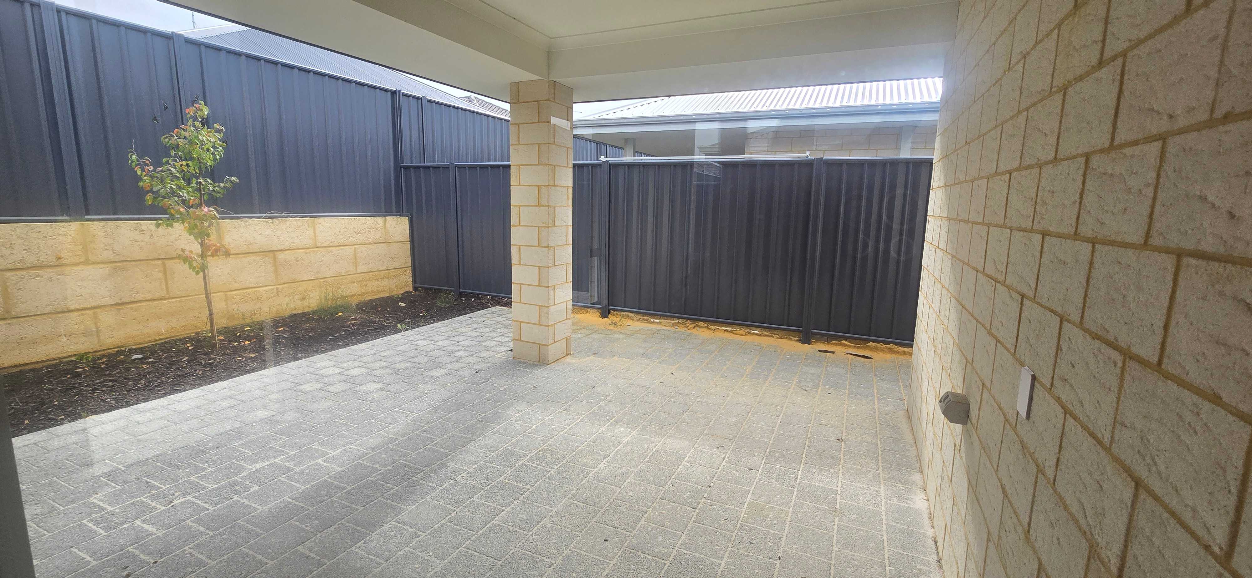 HPS Home in Baldivis - 3 Bed with ensuites & Onsite Overnight Room ! — Home image 2