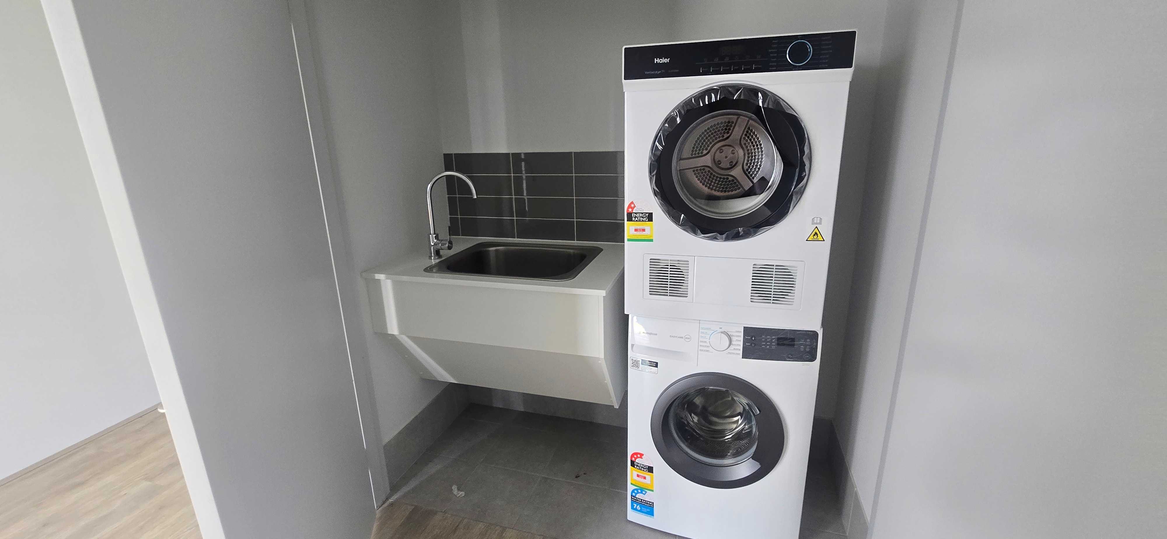 HPS Home in Baldivis - 3 Bed with ensuites & Onsite Overnight Room ! — Home image 6