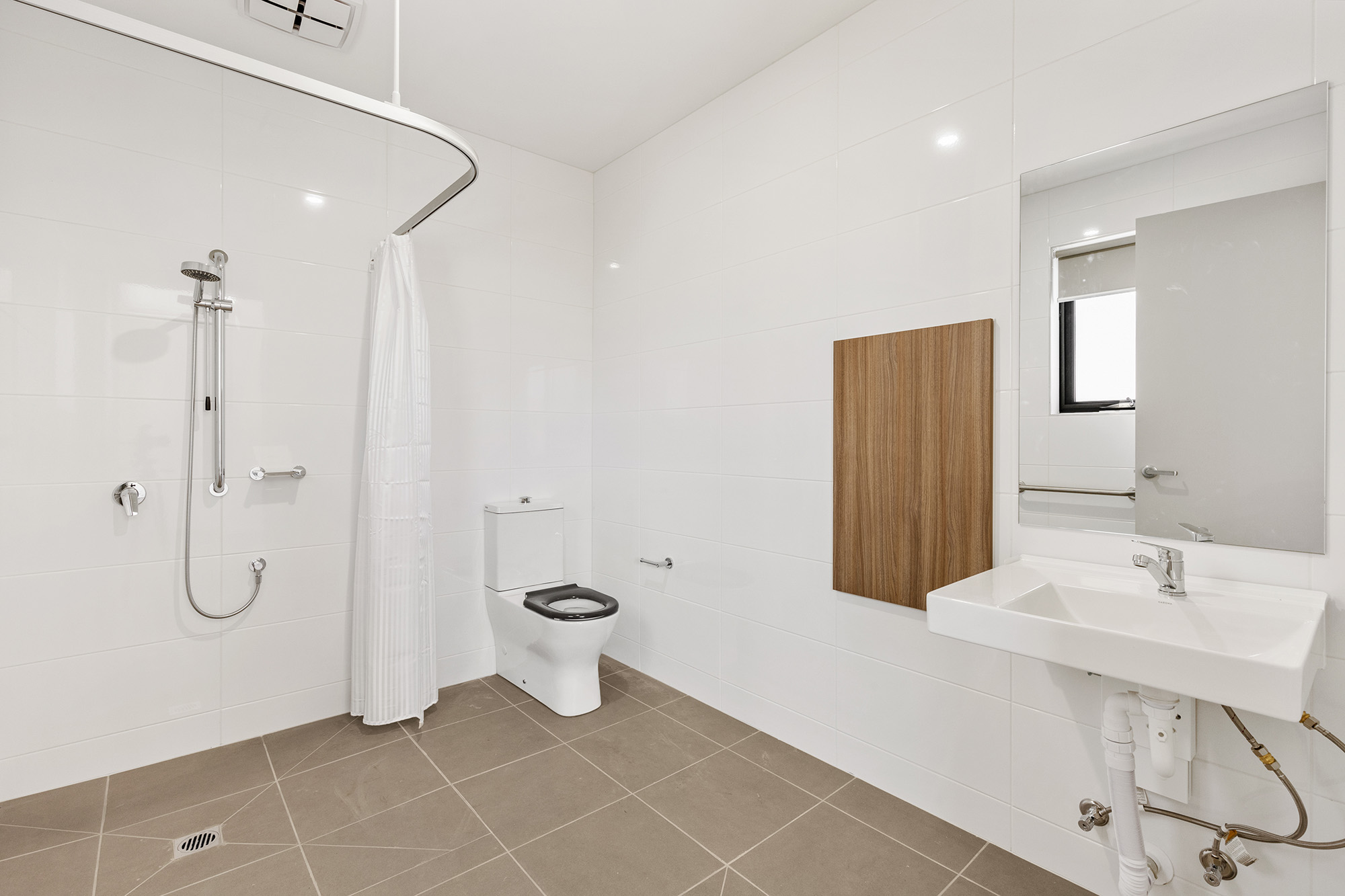 Accessible living in bustling suburb — Home image 11