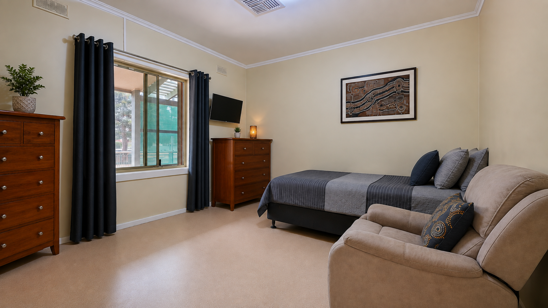 Relaxed, spacious home with Supported Independent Living in friendly Port Augusta, South Australia — Home image 3