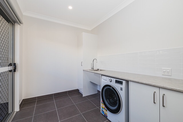 Brand new 3 BR HPS, close to amenities, friendly neighbourhood — Home image 3