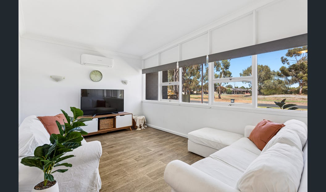 SIL house in Salisbury - FULLY FURNISHED and AVAILABLE NOW — Home image 2