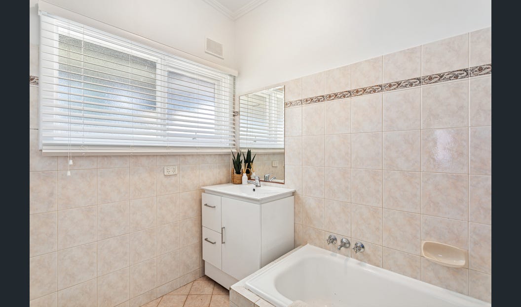 SIL house in Salisbury - FULLY FURNISHED and AVAILABLE NOW — Home image 3