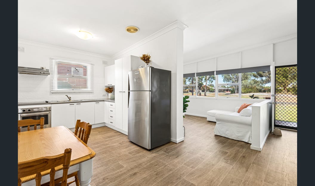 SIL house in Salisbury - FULLY FURNISHED and AVAILABLE NOW — Home image 2