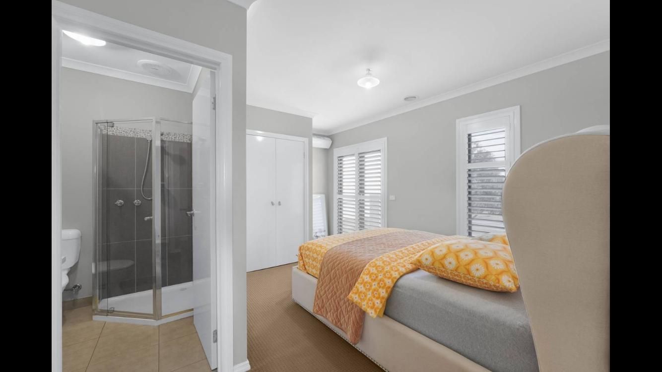 Beautiful 3 Bedroom Residence - The Perfect Place to Call Home! — Home image 2