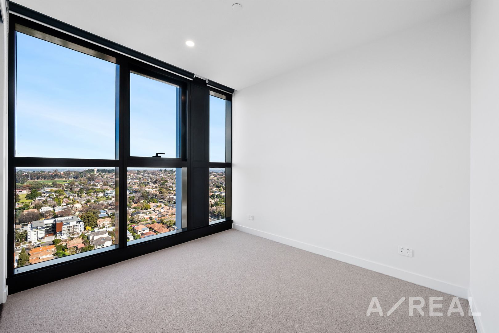 Modern Luxury Living 1 Bedroom SIL House in the Heart of Box Hill — Home image 3