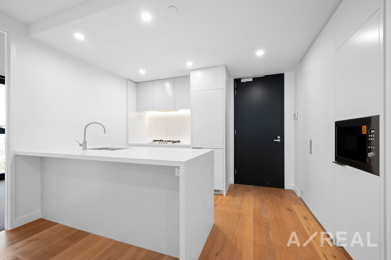 Modern Luxury Living 1 Bedroom SIL House in the Heart of Box Hill — Home image 6