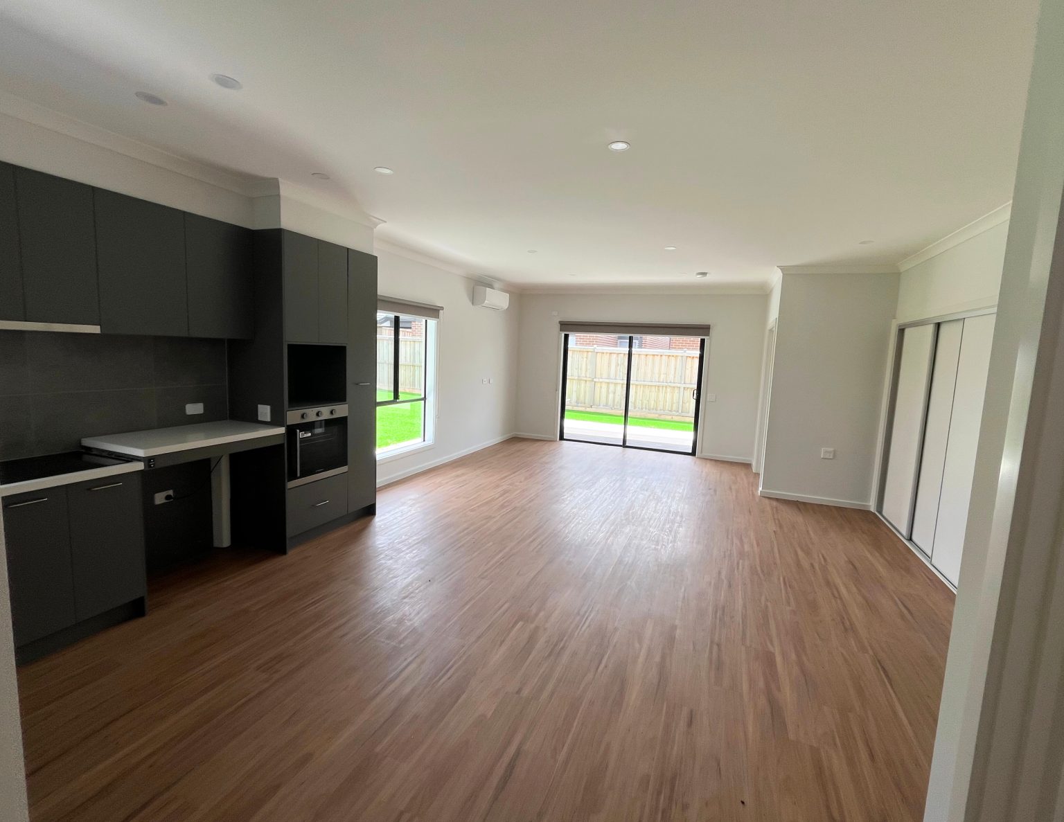 CURZON - HPS/BARIATRIC - Clyde North, Vic — Home image 8