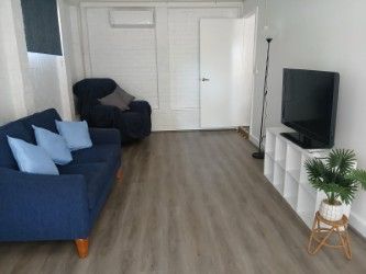 Independent living arrangement-FREE NETFLIX included — Home image 2