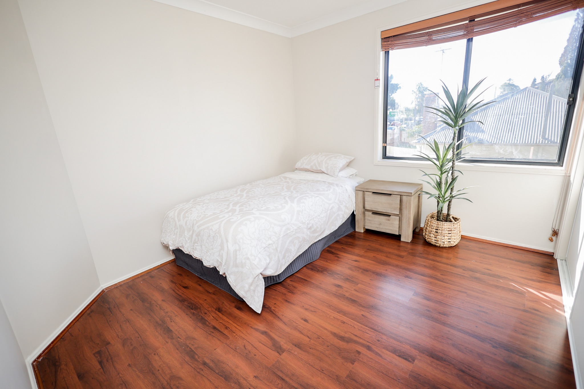 Open-Plan Living in the Heart of Seven Hills - 4 Bedroom - Fully Furnished  - Available now — Home image 2
