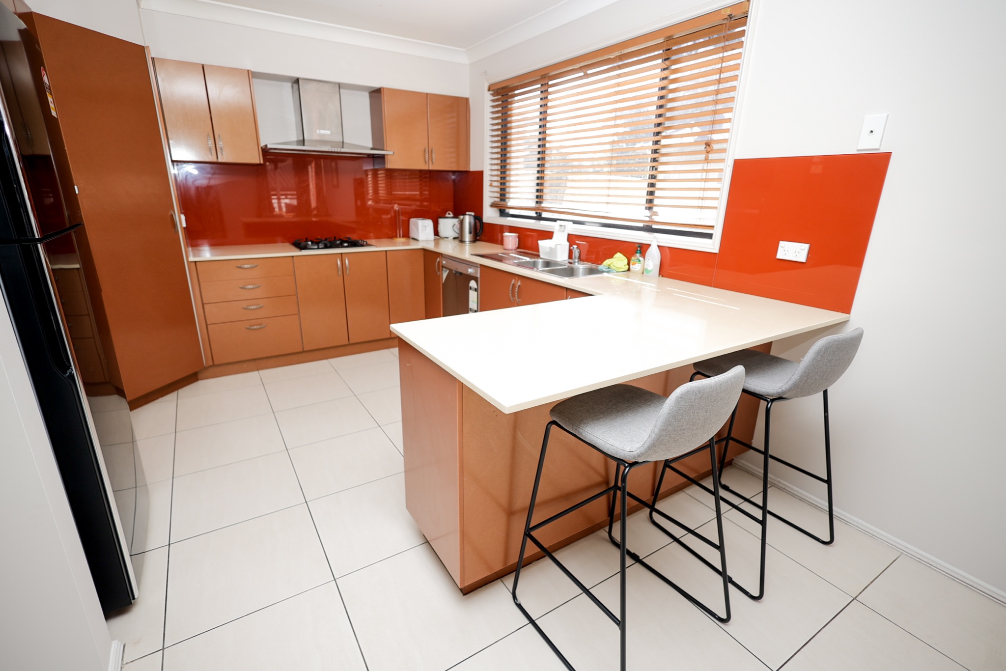 Open-Plan Living in the Heart of Seven Hills - 4 Bedroom - Fully Furnished  - Available now — Home image 3