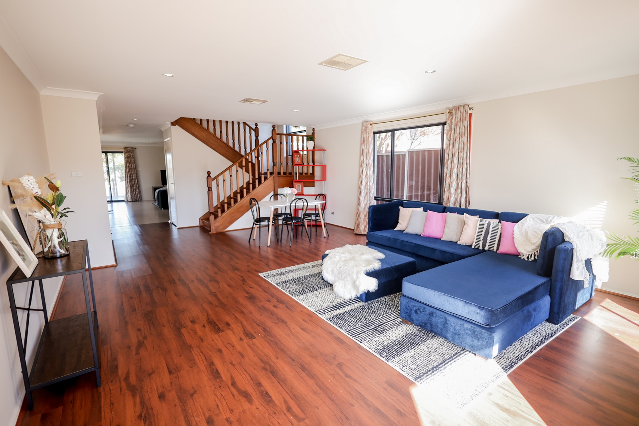 Open-Plan Living in the Heart of Seven Hills - 4 Bedroom - Fully Furnished  - Available now — Home image 6