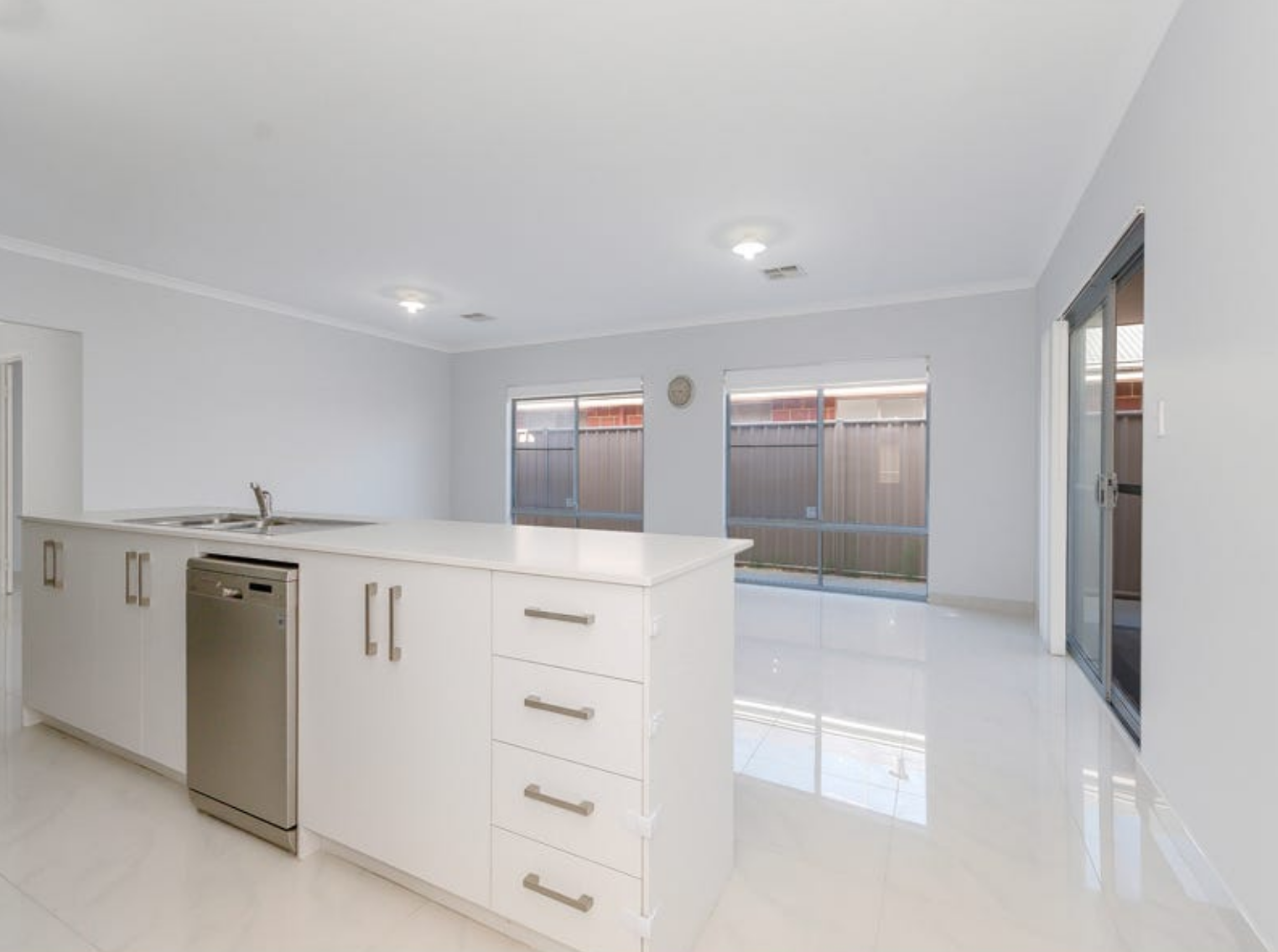 Modern Martin Home with Theatre Room and Estate Amenities — Home image 10