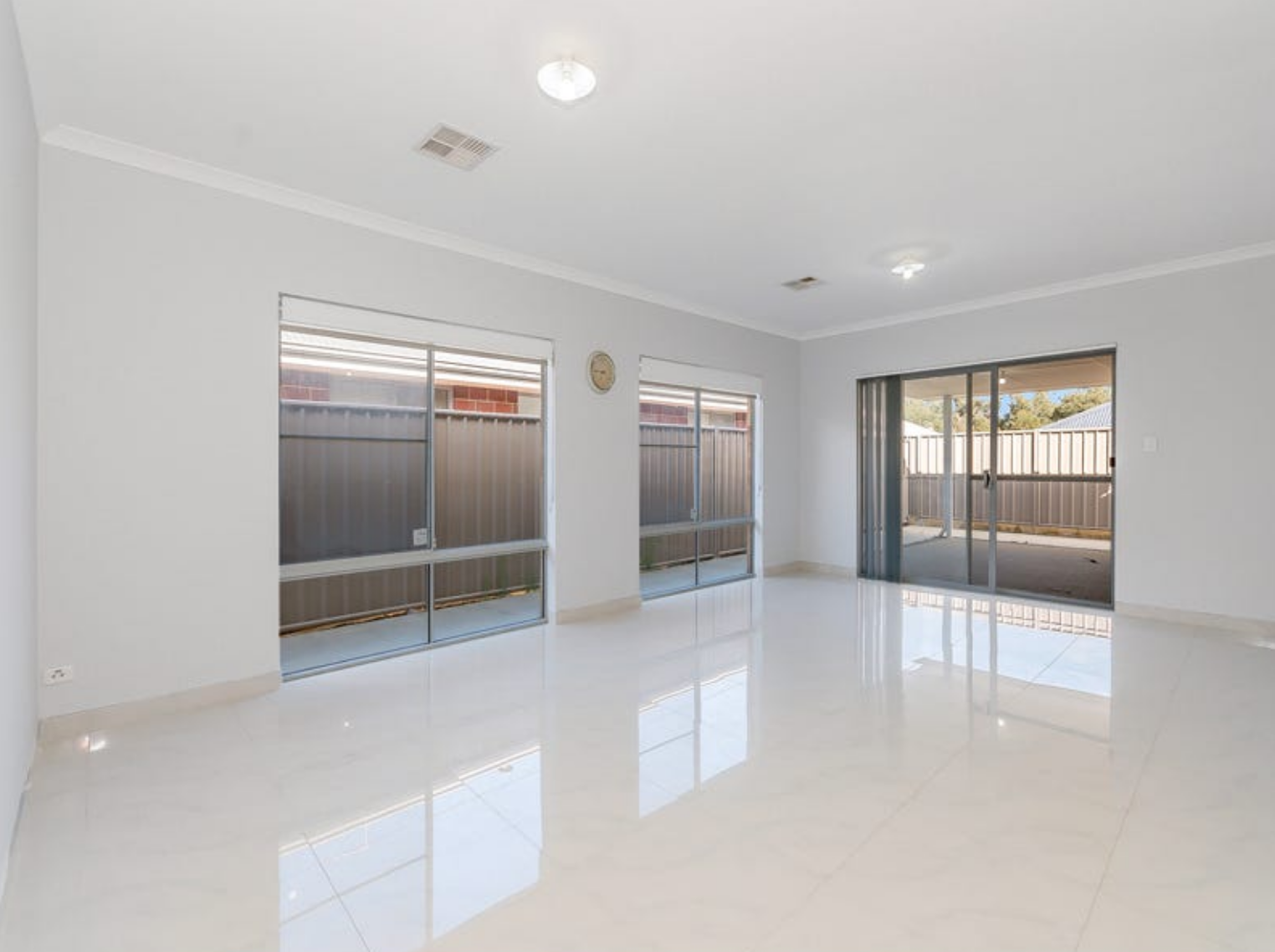 Modern Martin Home with Theatre Room and Estate Amenities — Home image 17