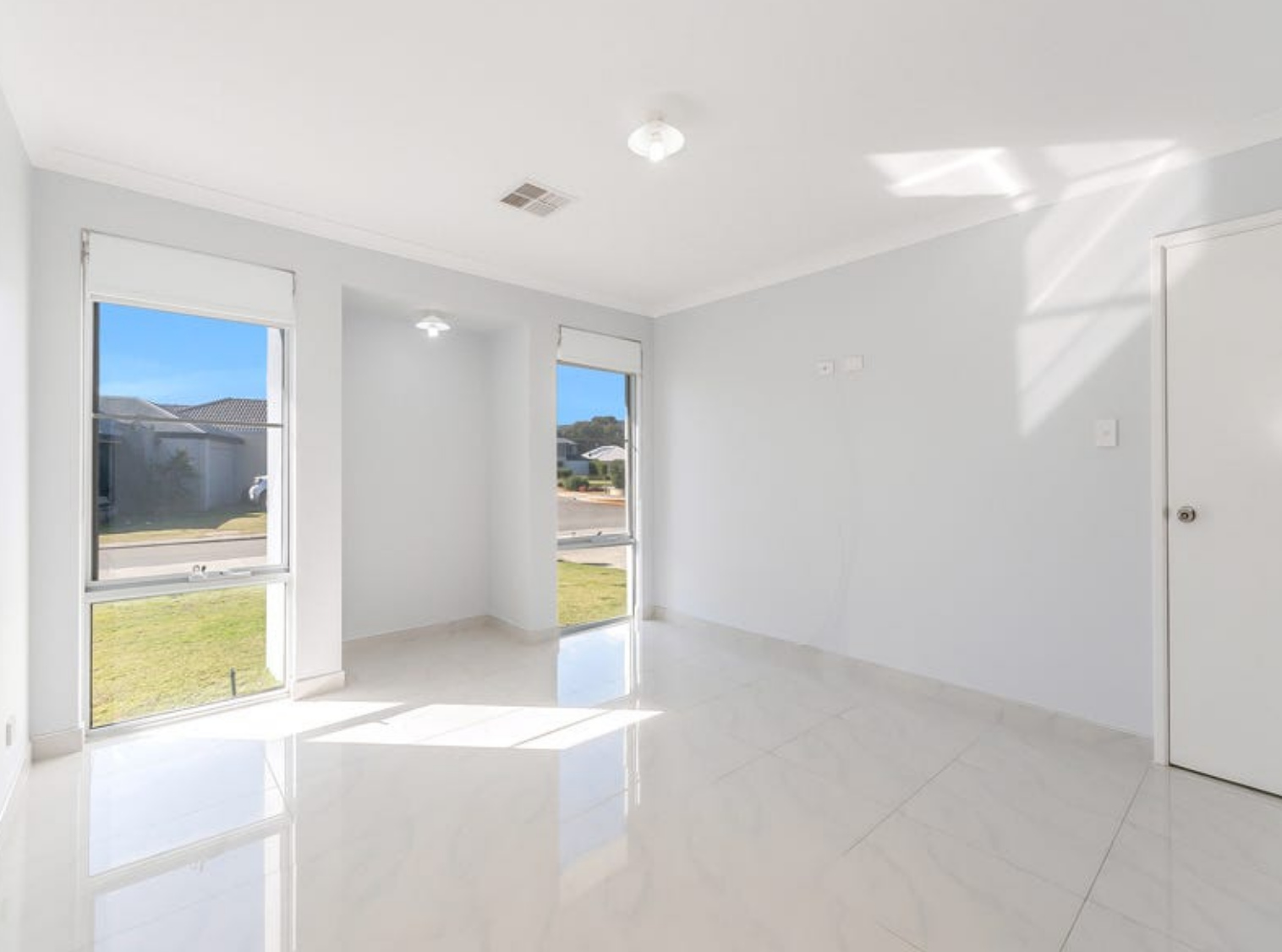 Modern Martin Home with Theatre Room and Estate Amenities — Home image 22