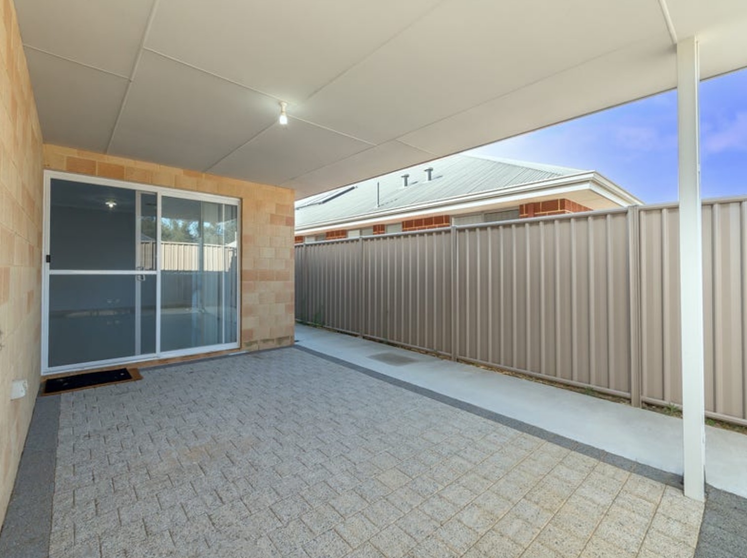 Modern Martin Home with Theatre Room and Estate Amenities — Home image 5