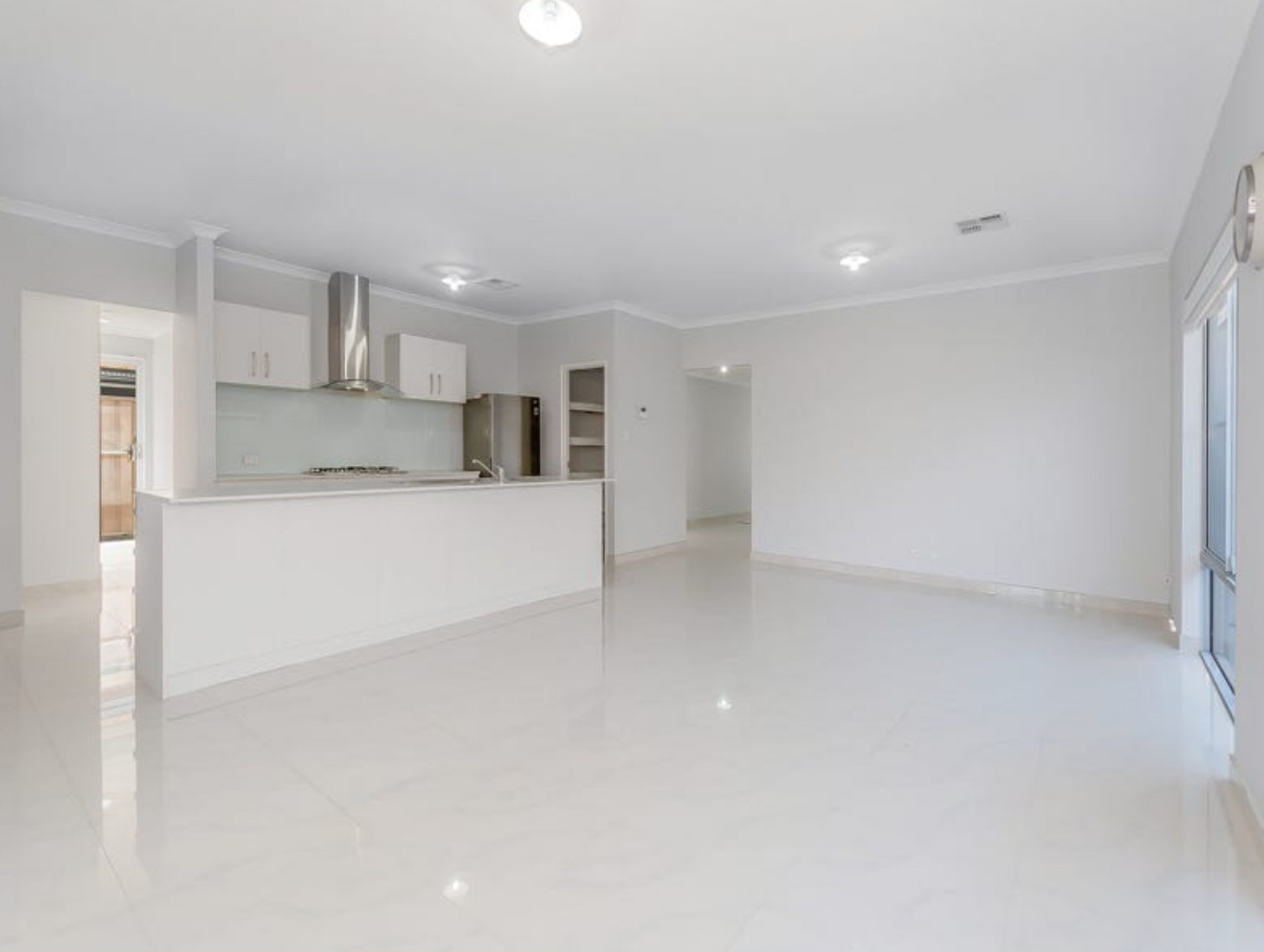 Modern Martin Home with Theatre Room and Estate Amenities — Home image 7