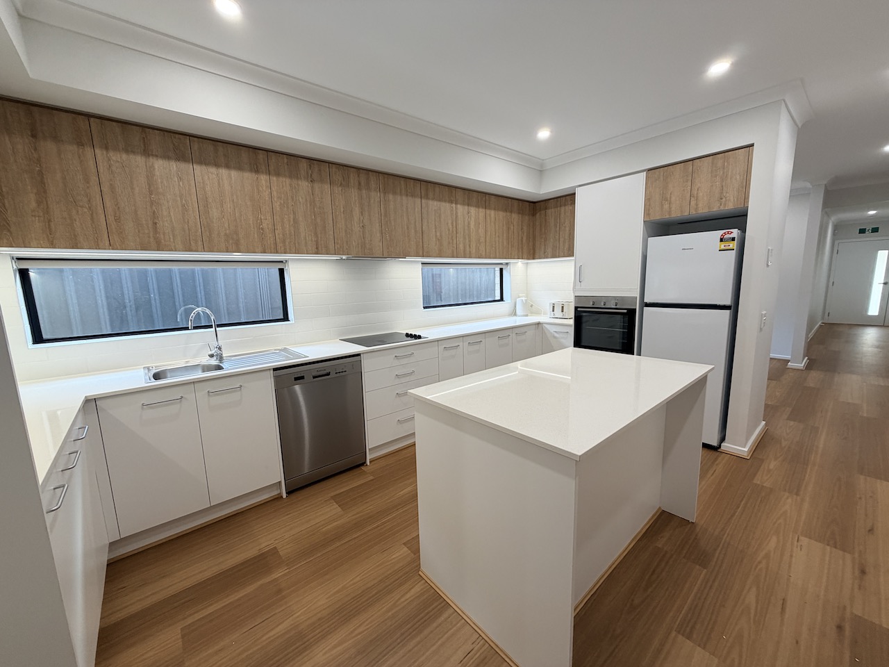 Bright 2-Bedroom + OOA Home with Private Courtyards — Home image 4