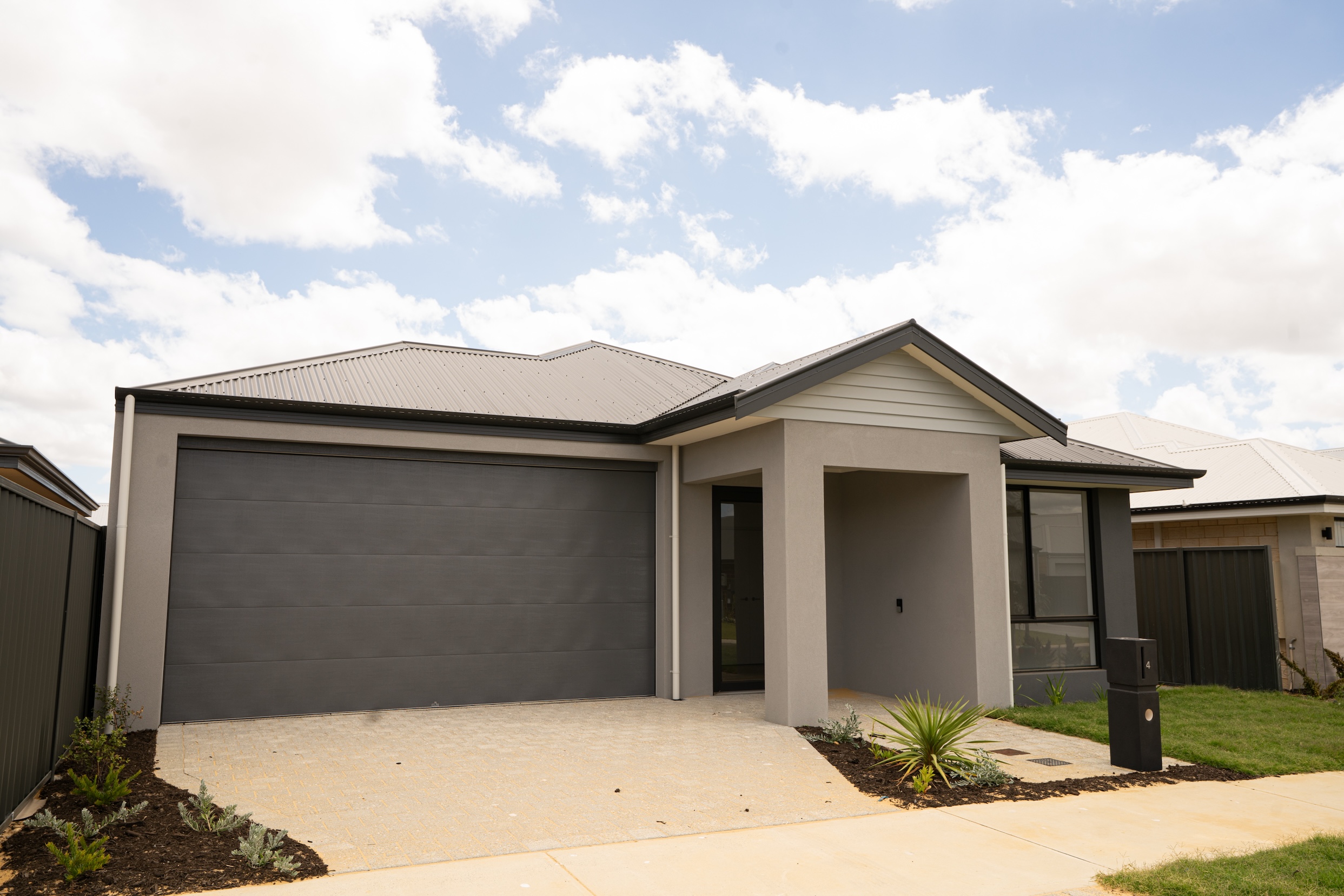 * BRAND NEW * HPS Hilbert — Home image 1