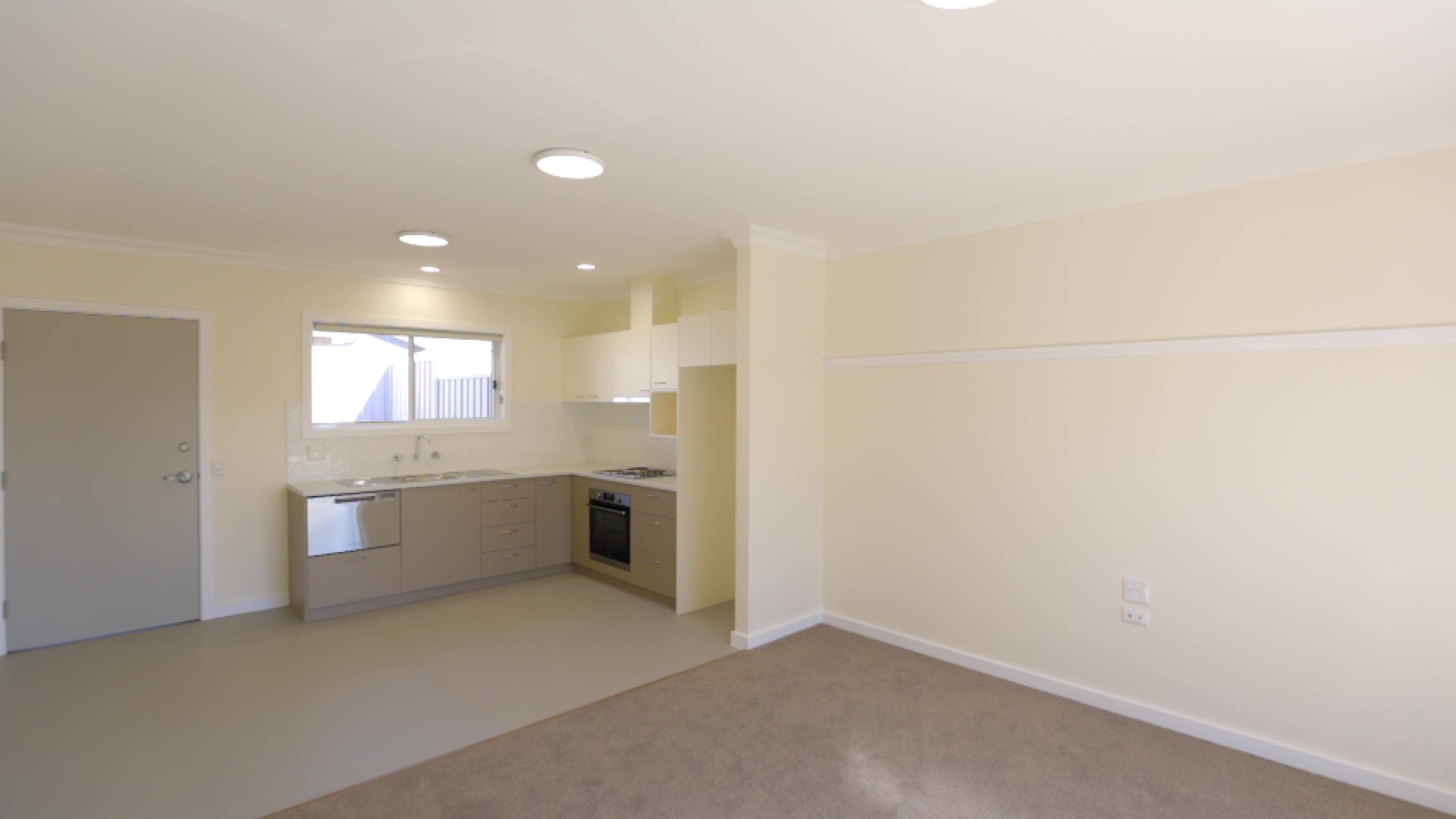 Unit 32 Improved Liveability Unit - Glenfield Park NSW — Home image 7