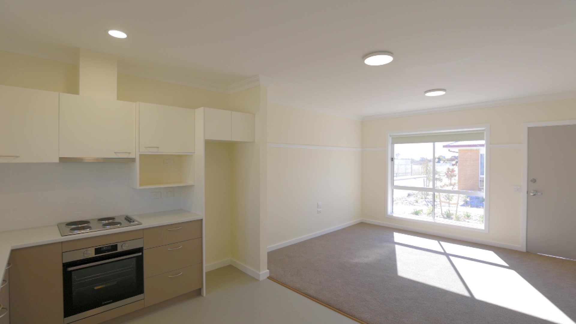 Unit 32 Improved Liveability Unit - Glenfield Park NSW — Home image 2