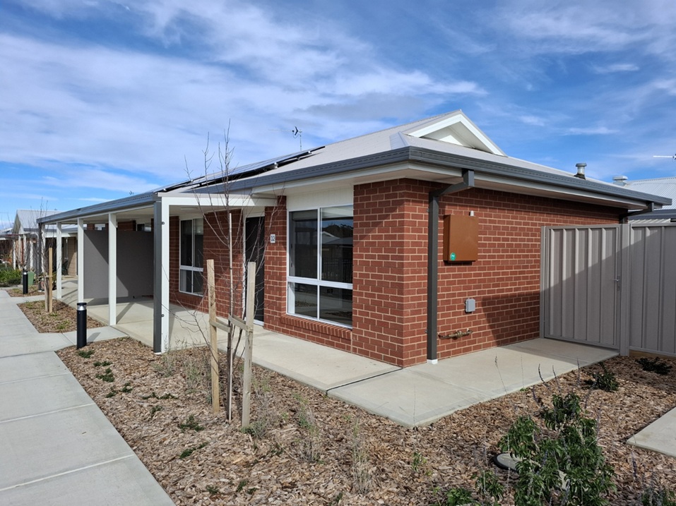 Unit 32 Improved Liveability Unit - Glenfield Park NSW — Home image 4