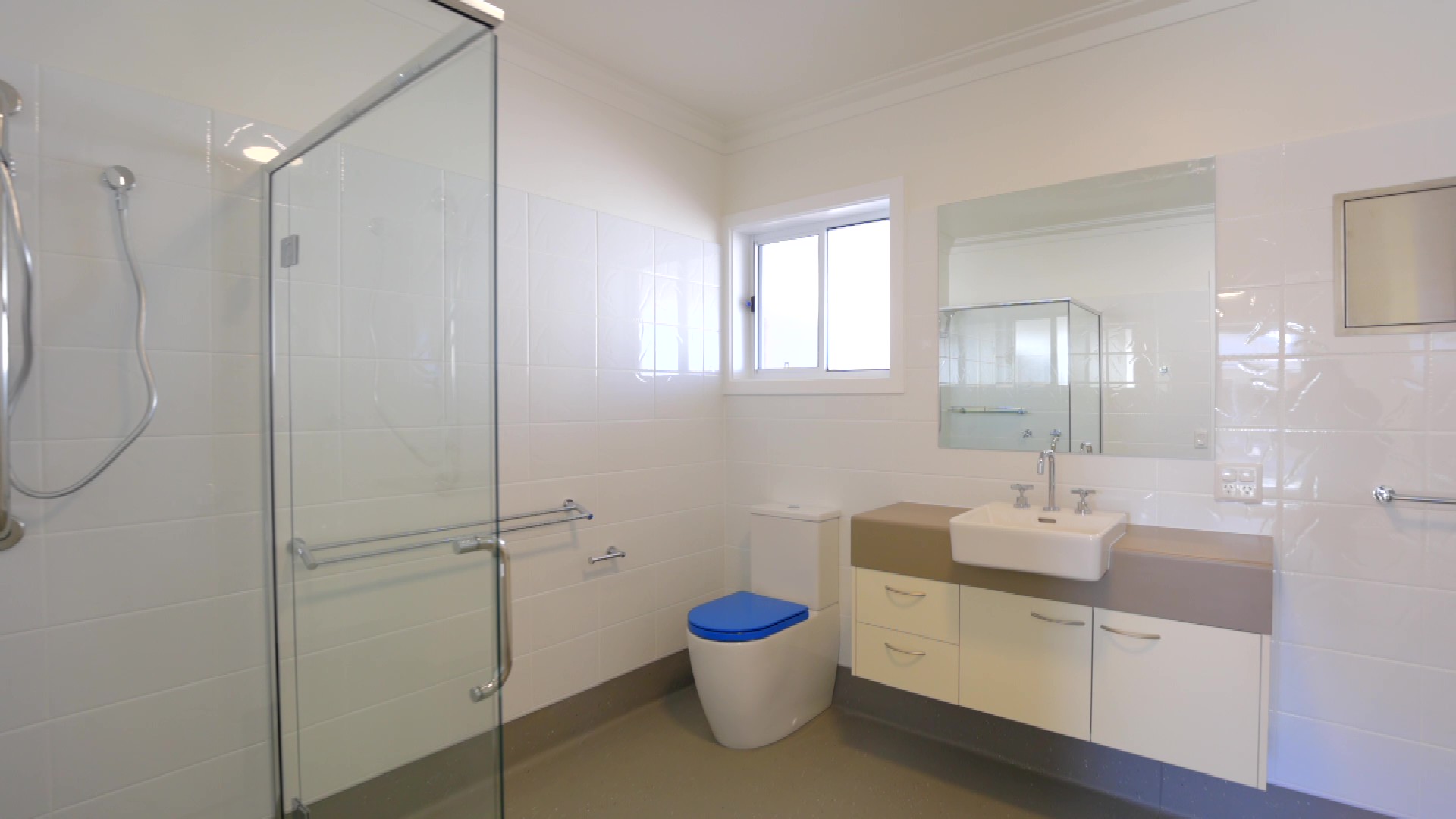 Unit 32 Improved Liveability Unit - Glenfield Park NSW — Home image 5