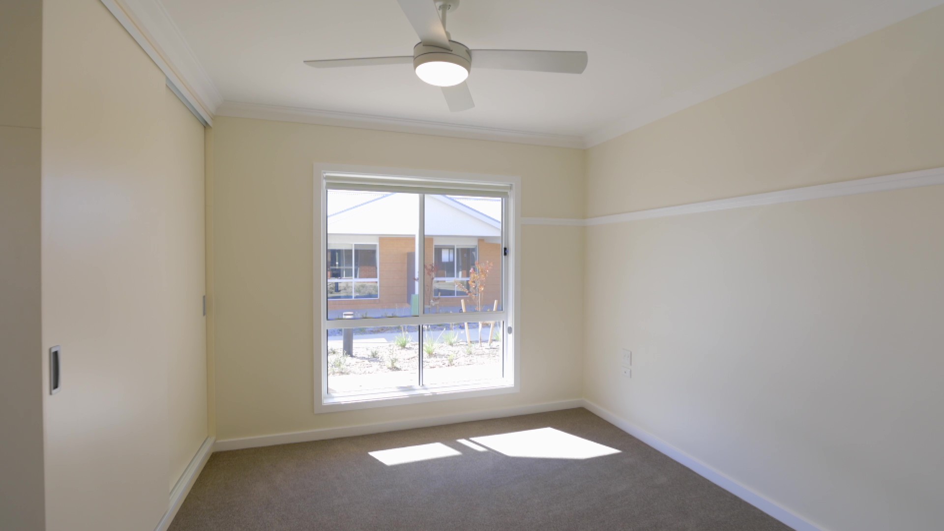Unit 32 Improved Liveability Unit - Glenfield Park NSW — Home image 8