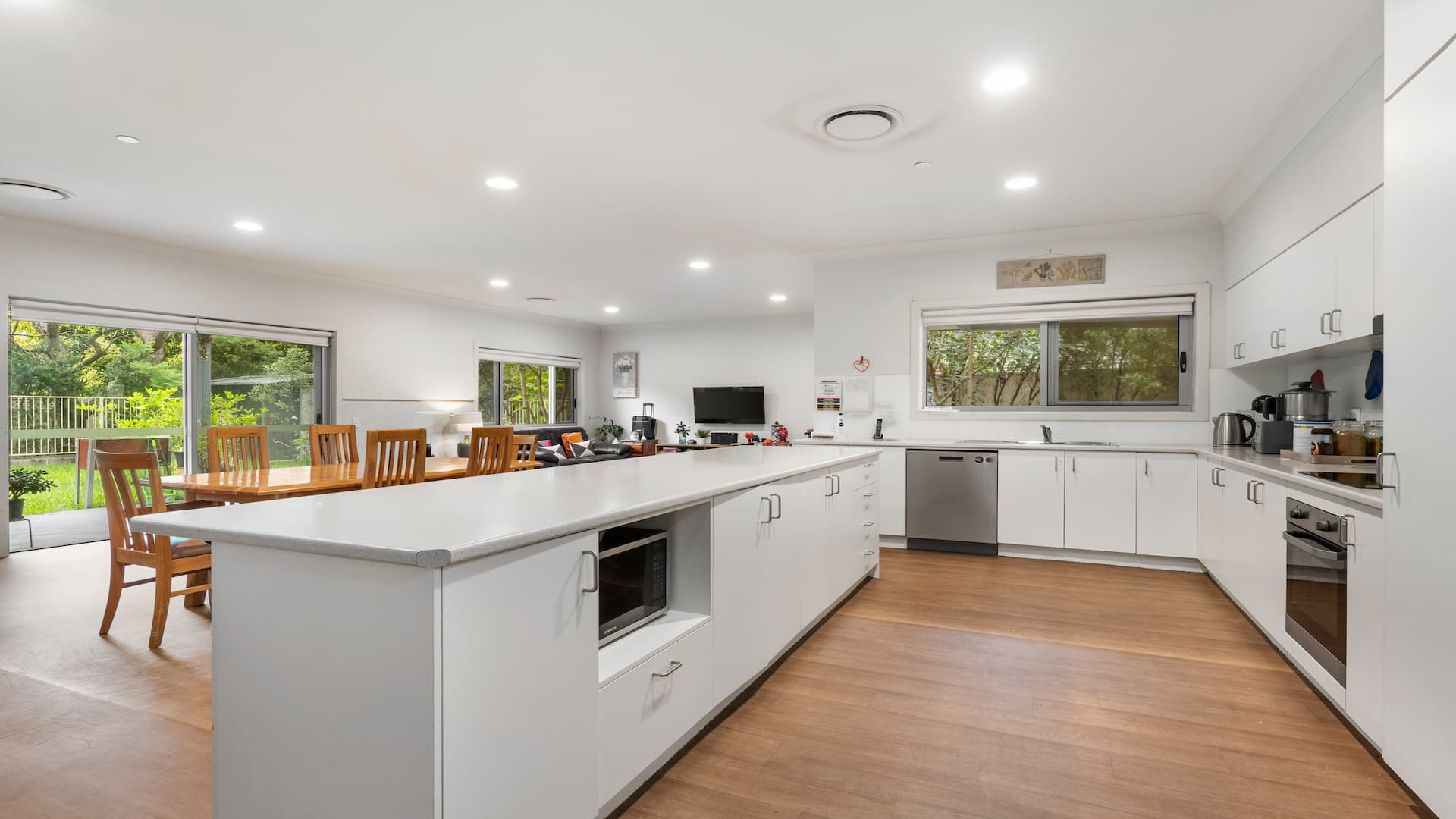 Join a warm, social home with an active lifestyle in Emu Plains — Home image 2