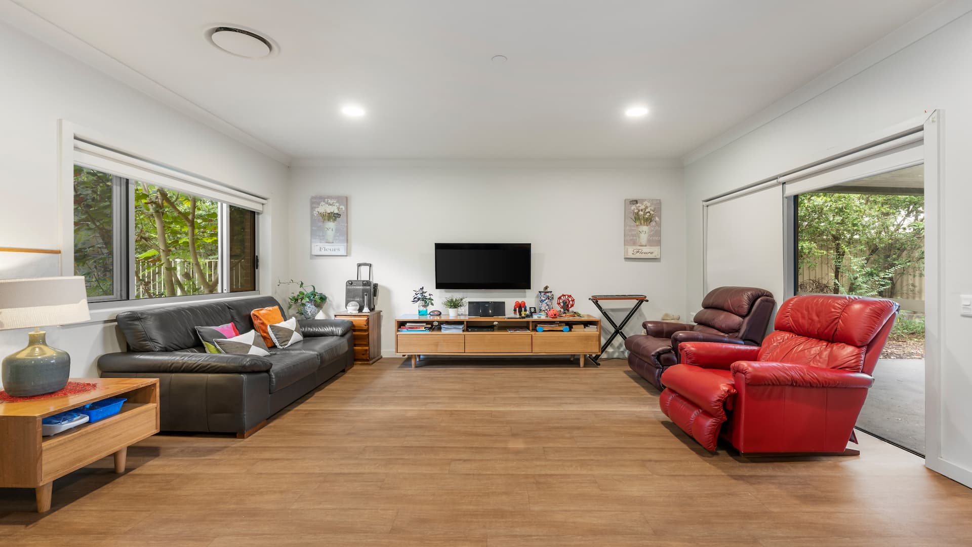 Join a warm, social home with an active lifestyle in Emu Plains — Home image 4