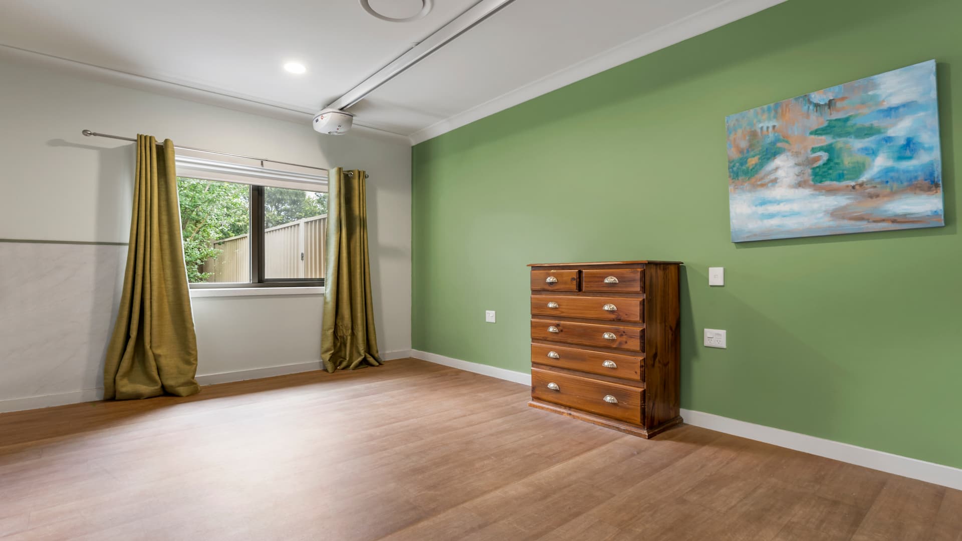 Join a warm, social home with an active lifestyle in Emu Plains — Home image 5