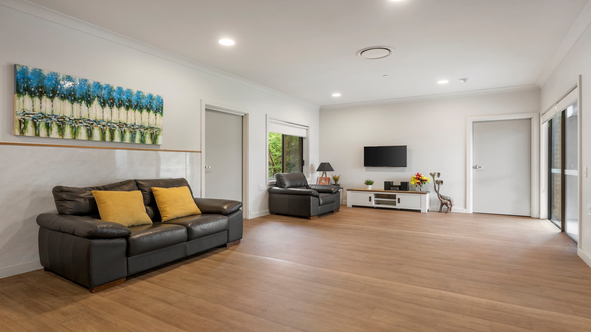 Join a warm, social home with an active lifestyle in Emu Plains — Home image 7