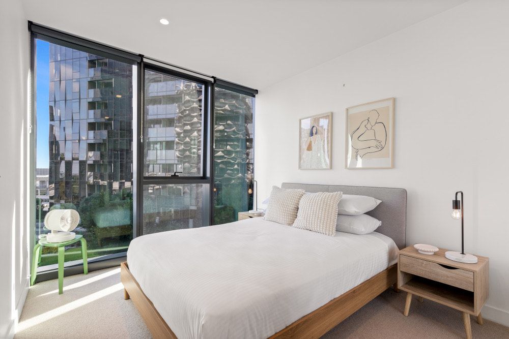 Sleek 1-Bed Apartment by Waterfront Promenade — Home image 4