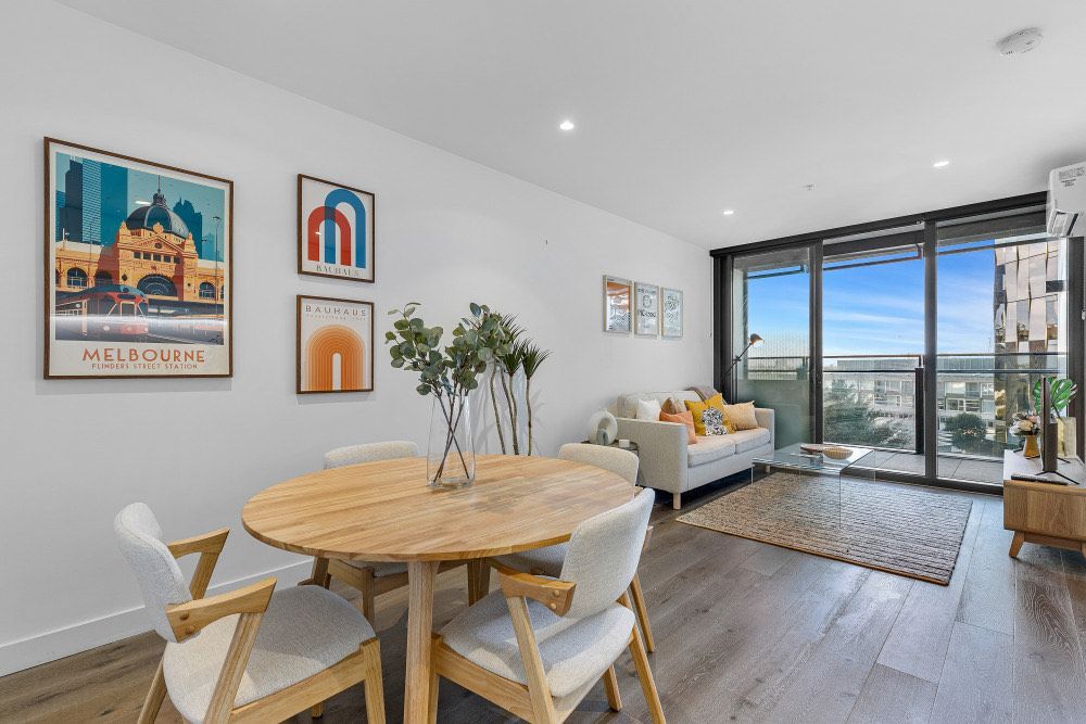 Sleek 1-Bed Apartment by Waterfront Promenade — Home image 8