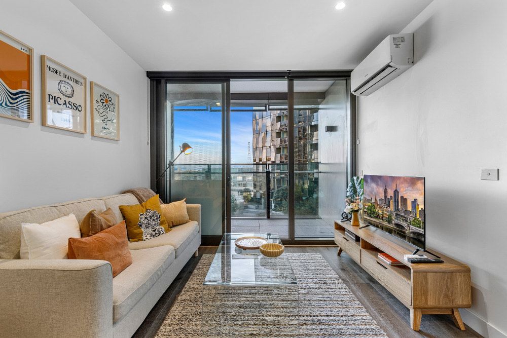 Sleek 1-Bed Apartment by Waterfront Promenade — Home image 10