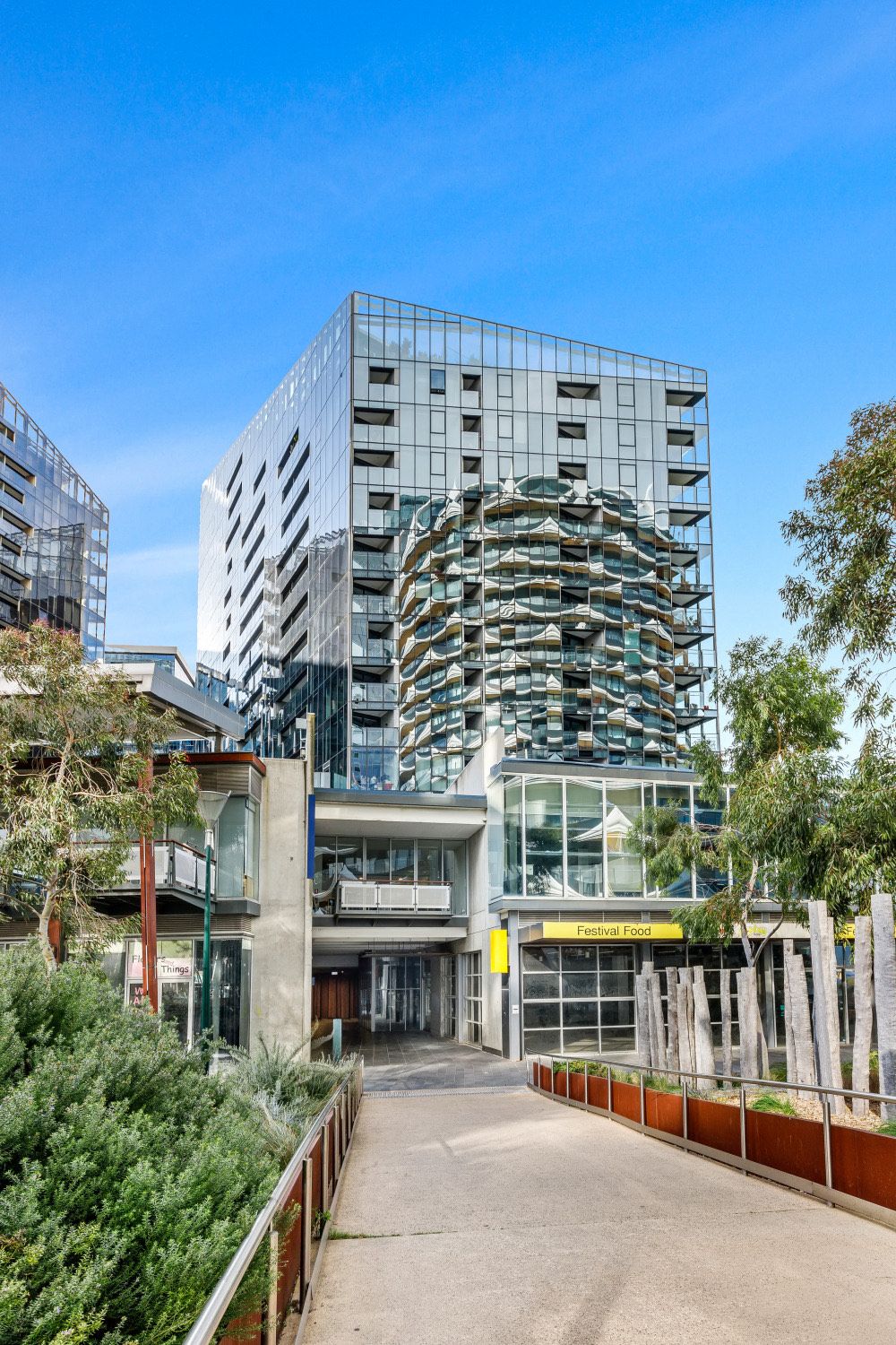 Sleek 1-Bed Apartment by Waterfront Promenade — Home image 12