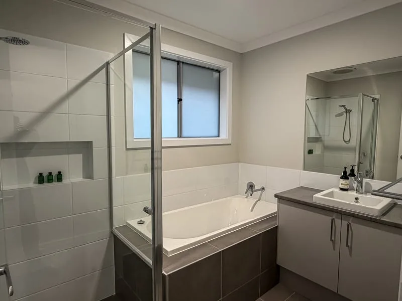 Spacious Newly Built 4-Bedroom SIL Murray Bridge — Home image 3
