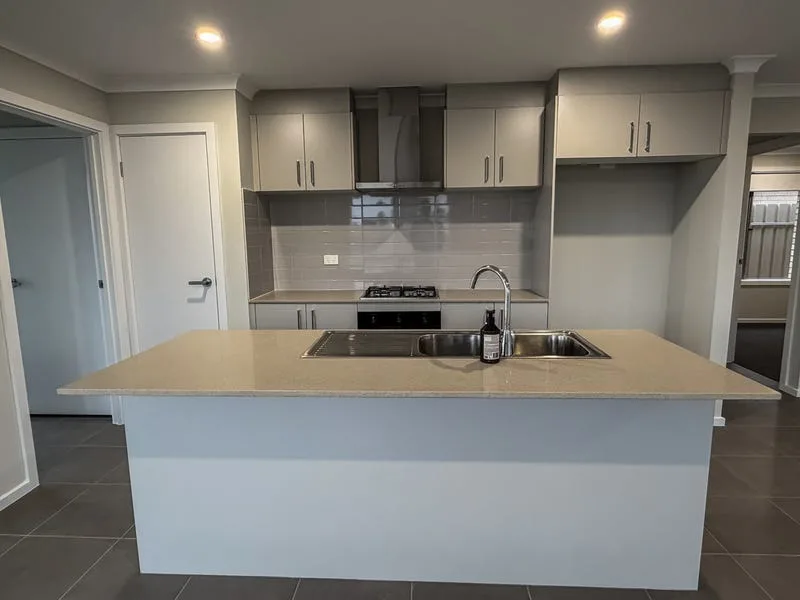 Spacious Newly Built 4-Bedroom SIL Murray Bridge — Home image 8