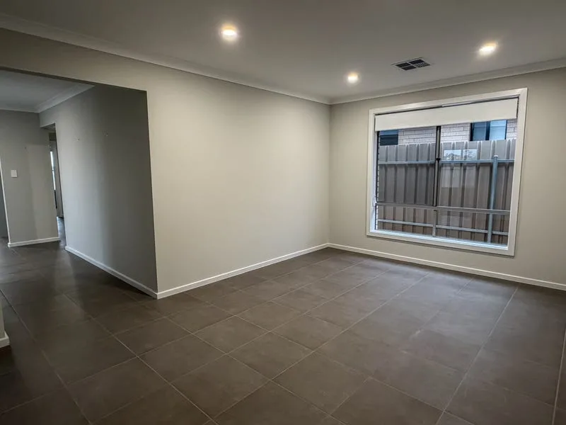 Spacious Newly Built 4-Bedroom SIL Murray Bridge — Home image 12
