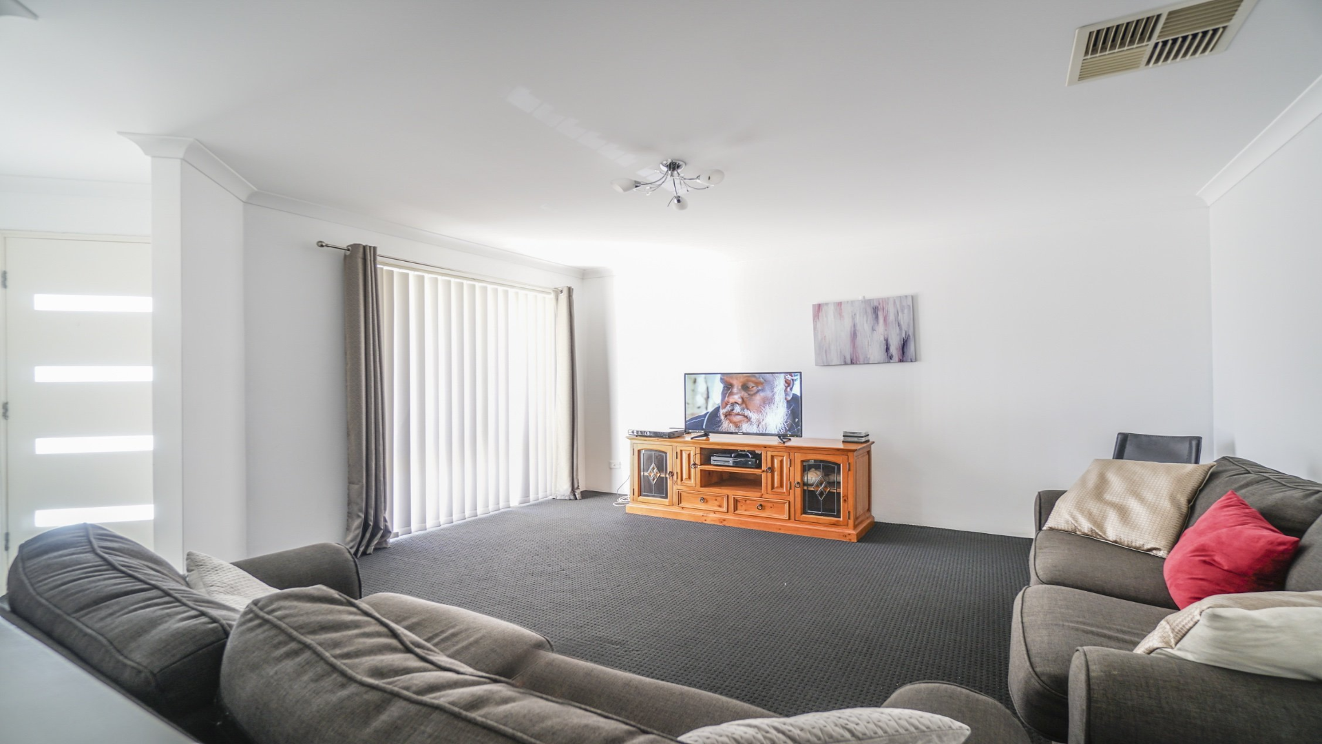 Spacious and modern with Supported Independent Living moments from the beach in Port Kennedy — Home image 2