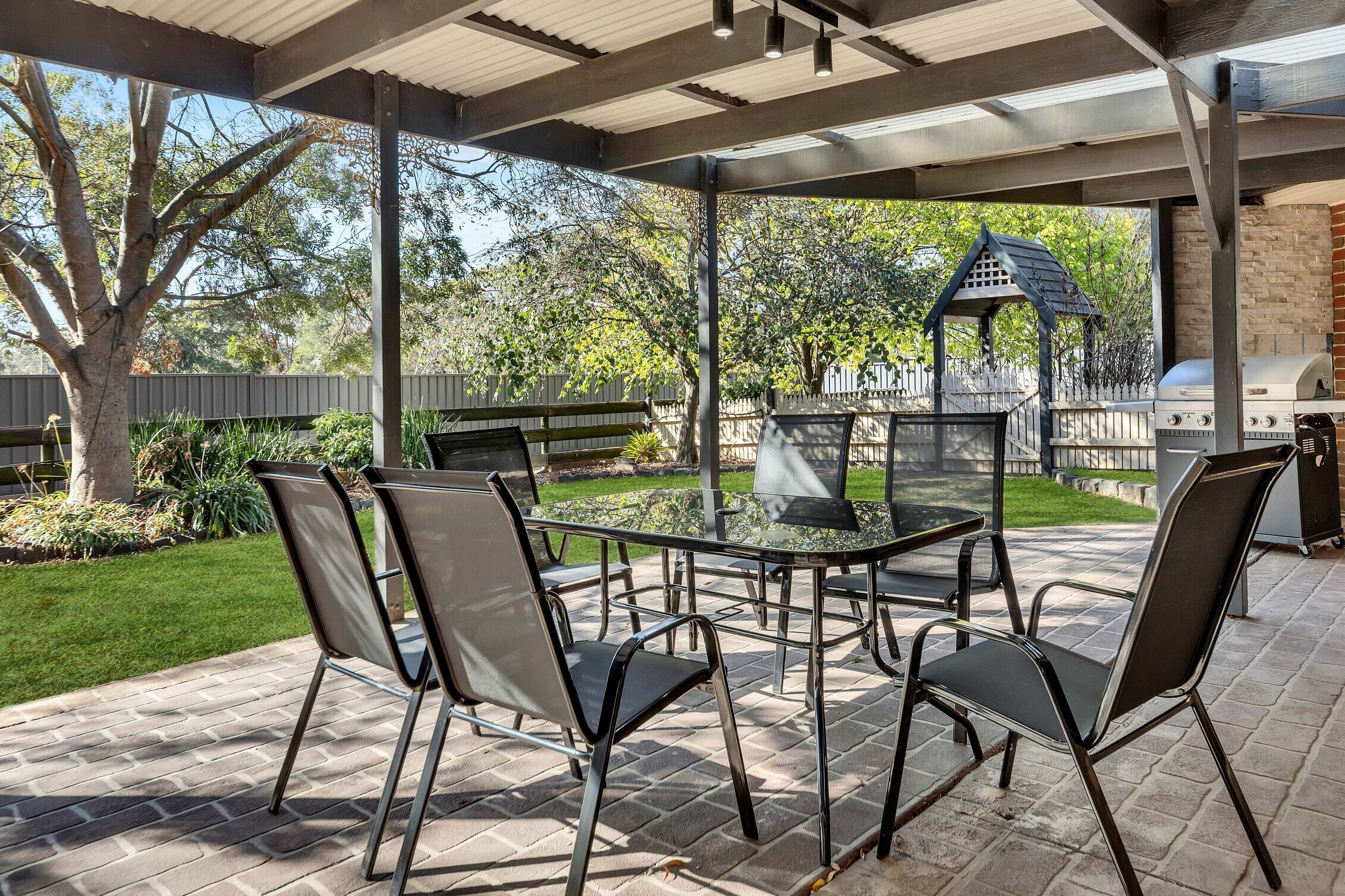 Your Cozy Haven: A Place to Feel Right at Home in Cranbourne South — Home image 3