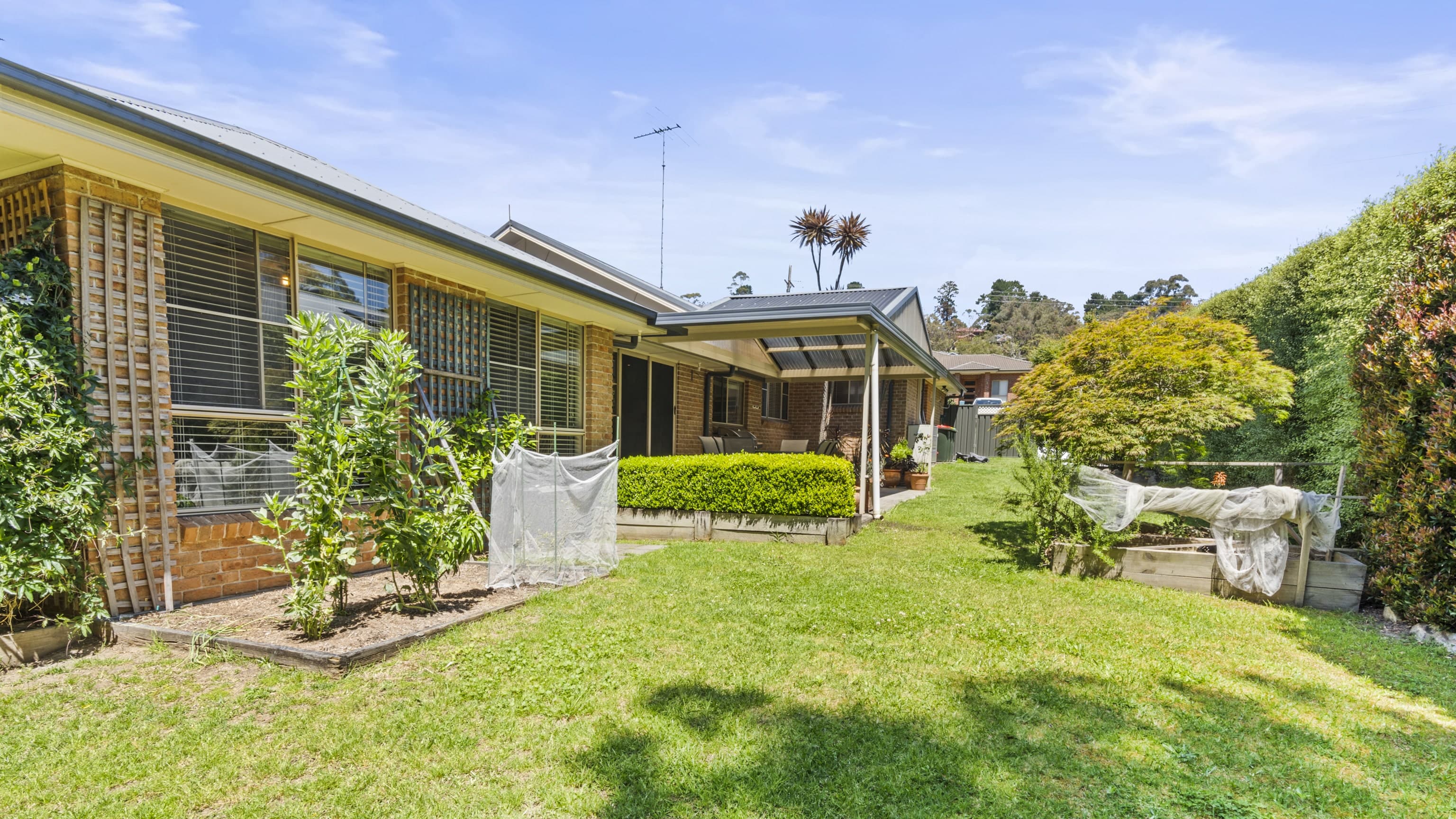 LOG BRIDGE HAZELBROOK — Home image 31